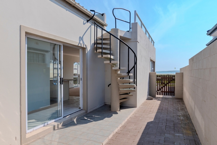 4 Bedroom Property for Sale in Middedorp Western Cape